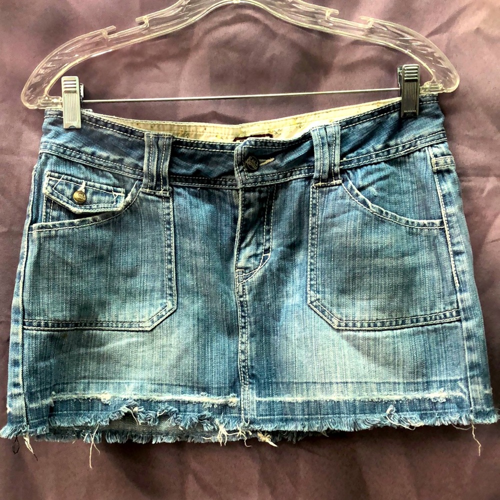 WB3-463  Kali Denim Size 9 16” width with stretch.